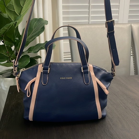 💙EUC COLE HAAN NAVY BLU + CREAM SHOULDER/SATCHEL CROSSBODY BAG - Picture 3 of 12